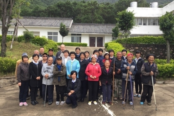 fr Fernando Azpiroz SJ and beneficiaries Casa Ricci