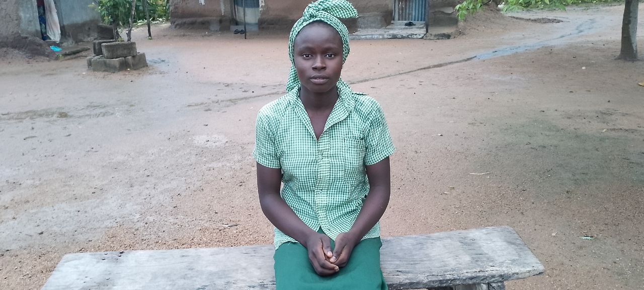 The Girls for Girls (G4G) project supports girls in Nigeria with school uniforms, school shoes, books, pen, pencils and other learning materials.